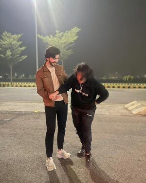 Sami Khan Instagram - We laugh koi reason ho ya naa ho 
We just laugh 🤭😂🫏
.
.
.
.
.
.
.
.
.
#samikhan #samikhanofficial #samikhansk #explorepage #explore #exploremore #instagram #insta #instagrampakistan #lahore #dost #partnerincrime