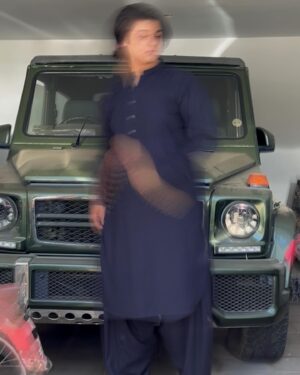 Sami Khan Instagram - Jummah Mubarak 🫂❤️
.
.
.
.
.
.
.
.
.
.
.
#samikhan #samikhanofficial #samikhansk #explorepage #explore #exploremore #instagram #insta #instagrampakistan #jummahmubarak #gwagon
