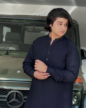 Sami Khan Instagram - Jummah Mubarak 🫂❤️
.
.
.
.
.
.
.
.
.
.
.
#samikhan #samikhanofficial #samikhansk #explorepage #explore #exploremore #instagram #insta #instagrampakistan #jummahmubarak #gwagon