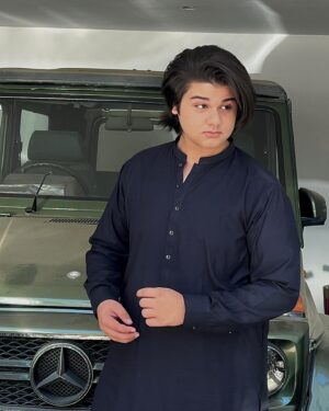 Sami Khan Instagram - Jummah Mubarak 🫂❤️
.
.
.
.
.
.
.
.
.
.
.
#samikhan #samikhanofficial #samikhansk #explorepage #explore #exploremore #instagram #insta #instagrampakistan #jummahmubarak #gwagon