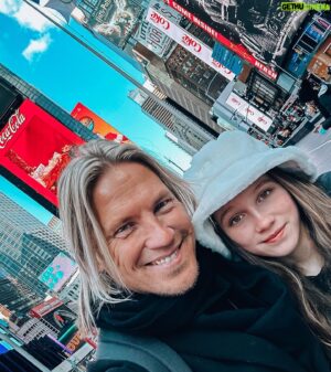 Sami Kuronen Instagram - Hyvää syntymäpäivää Oona!
Jo 14 vuotta pelkkää lovee ❤️