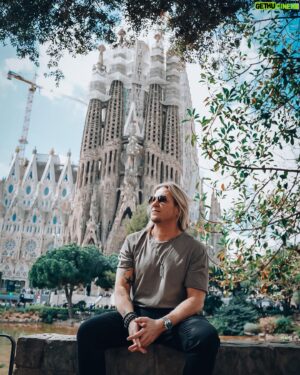 Sami Kuronen Instagram - Kirsikkapuiden kukinta - lupaus kesästä, joka on vasta edessä. Parasta ☀️
Terkkuja Barcelonasta!