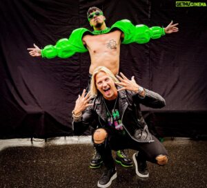 Sami Kuronen Instagram - Opeteltiin toistemme tavaramerkit!
It’s Crazy, It’s Party 💚
@paidatonriehuja 
@kuopiowinefestival
📷; @pete.hossa.photography