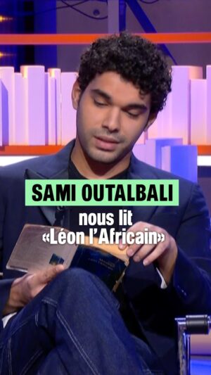 Sami Outalbali Instagram - 🗣 « Lorsque l’esprit des hommes te paraîtra étroit, dis-toi que la terre de Dieu est vaste, et vastes Ses mains et Son cœur. N’hésite jamais à t’éloigner, au-delà de toutes les mers, au-delà de toutes les frontières, de toutes les patries, de toutes les croyances. »

📚 N’y a-t-il pas plus beau partage que celui de lire à autrui les ouvrages qui ont forgés nos parcours et nos vies ? Le jeune et talentueux comédien Sami Outalbali est venu nous lire un passage crucial de « Léon l’Africain », oeuvre décisive, fondamentale et fondatrice d’Amin Maalouf, nouvellement nommé secrétaire perpétuel à l’Académie Française. Un coup de poing à l’âme.

📺 (Re)voir La Grande Librairie sur france.tv :  lien dans la bio de notre profil. 

#lagrandelibrairie #samioutalbali #aminmaalouf @atrapenard @inesdelamottestpierre @france5 @france.tv @francetelevisions