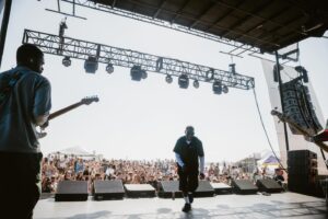 Samm Henshaw Instagram - Wonderfront was fun☺️ excited to see you all someday, sometime, somewhere soon❤️

📸: @lovesong.media