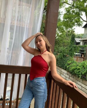 Sammi Barber Instagram - My life is a story of transition 🍂 leaving summer behind transitioning into fall colours 🧶 #amazonassociates #amazonfinds #amazonfashion #fallcolours #fallstyle