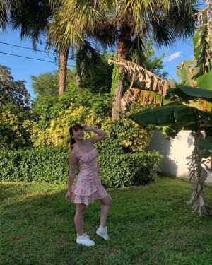 Sammi Barber Instagram - How many hours is the longest drive you have taken so far? #roadtripready #vacationoutfits 🌞🌴#southflliving over the winter has been enjoyable for the most part. I have zero complaints about waking up every morning to the birds and bright sunshine but I’m also ready for home. I am eager to hug my family and see my friends and enjoy a laid back no drama Canadian summer with people I actually know and love 💚🧡 only three more days until we are on our way now 🚙