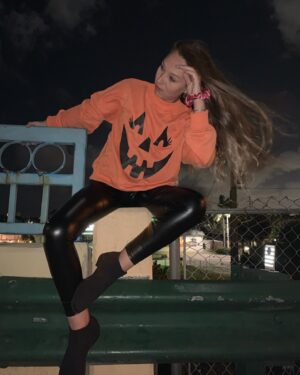 Sammi Barber Instagram - Sup witches! 🧹 
Happy Halloween everyone! 🎃👻swipe to the end to see why drinking potions with achohol is a bad idea 😹🥰 #halloweenfun #spookyseason #pumpkinfest 

Outfit details 🔗 linked on my LTK (screenshot to copy and paste)
https://liketk.it/4muoO

**may be eligible to earn commission