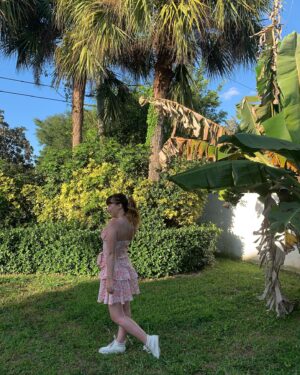 Sammi Barber Instagram - How many hours is the longest drive you have taken so far? #roadtripready #vacationoutfits 🌞🌴#southflliving over the winter has been enjoyable for the most part. I have zero complaints about waking up every morning to the birds and bright sunshine but I’m also ready for home. I am eager to hug my family and see my friends and enjoy a laid back no drama Canadian summer with people I actually know and love 💚🧡 only three more days until we are on our way now 🚙