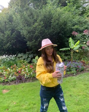 Sammi Barber Instagram - Be -leaf in transition 🍂🍁@shewinofficial
🤍Gifted - Use code: Sammi10 ( extra 10% off for any order)
#shewinofficial #shewinwholesale

jeans👖
bag 🎒
sweatshirt 🥼
tumbler 🥤

Follow my shop @sammibarber on the @shop.LTK app to shop this post and get my exclusive app-only content!

https://liketk.it/4hJxC #falllooks