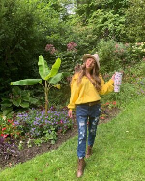 Sammi Barber Instagram - Be -leaf in transition 🍂🍁@shewinofficial
🤍Gifted - Use code: Sammi10 ( extra 10% off for any order)
#shewinofficial #shewinwholesale

jeans👖
bag 🎒
sweatshirt 🥼
tumbler 🥤

Follow my shop @sammibarber on the @shop.LTK app to shop this post and get my exclusive app-only content!

https://liketk.it/4hJxC #falllooks