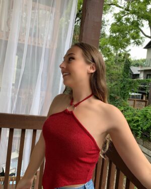 Sammi Barber Instagram - My life is a story of transition 🍂 leaving summer behind transitioning into fall colours 🧶 #amazonassociates #amazonfinds #amazonfashion #fallcolours #fallstyle
