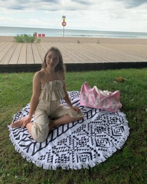 Sammi Barber Instagram - Life’s a beach sometimes the waves come crashing in 🌊 
Outfit  Beach Towel   Beach Bag 
Linked on my LTK - link in bio💫
#beachday #beachtowel #beachbag #beachchill #torontobeaches #summervibes

@shewinofficial
Use code: Sammi10 ( extra 10% off for any order)
#shewinofficial #shewinwholesale