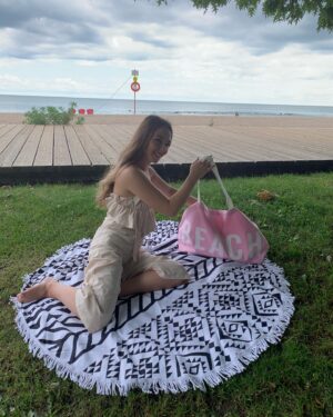 Sammi Barber Instagram - Life’s a beach sometimes the waves come crashing in 🌊 
Outfit  Beach Towel   Beach Bag 
Linked on my LTK - link in bio💫
#beachday #beachtowel #beachbag #beachchill #torontobeaches #summervibes

@shewinofficial
Use code: Sammi10 ( extra 10% off for any order)
#shewinofficial #shewinwholesale