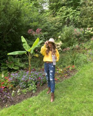 Sammi Barber Instagram - Be -leaf in transition 🍂🍁@shewinofficial
🤍Gifted - Use code: Sammi10 ( extra 10% off for any order)
#shewinofficial #shewinwholesale

jeans👖
bag 🎒
sweatshirt 🥼
tumbler 🥤

Follow my shop @sammibarber on the @shop.LTK app to shop this post and get my exclusive app-only content!

https://liketk.it/4hJxC #falllooks