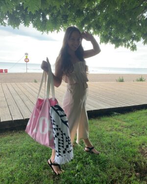 Sammi Barber Instagram - Life’s a beach sometimes the waves come crashing in 🌊 
Outfit  Beach Towel   Beach Bag 
Linked on my LTK - link in bio💫
#beachday #beachtowel #beachbag #beachchill #torontobeaches #summervibes

@shewinofficial
Use code: Sammi10 ( extra 10% off for any order)
#shewinofficial #shewinwholesale
