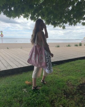 Sammi Barber Instagram - Life’s a beach sometimes the waves come crashing in 🌊 
Outfit  Beach Towel   Beach Bag 
Linked on my LTK - link in bio💫
#beachday #beachtowel #beachbag #beachchill #torontobeaches #summervibes

@shewinofficial
Use code: Sammi10 ( extra 10% off for any order)
#shewinofficial #shewinwholesale