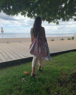 Sammi Barber Instagram - Life’s a beach sometimes the waves come crashing in 🌊 
Outfit  Beach Towel   Beach Bag 
Linked on my LTK - link in bio💫
#beachday #beachtowel #beachbag #beachchill #torontobeaches #summervibes

@shewinofficial
Use code: Sammi10 ( extra 10% off for any order)
#shewinofficial #shewinwholesale