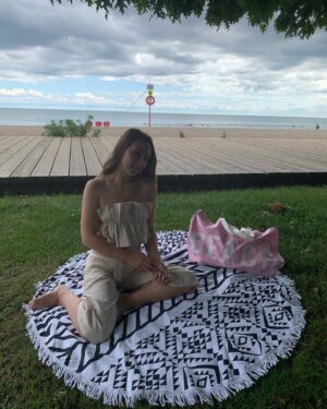 Sammi Barber Instagram - Life’s a beach sometimes the waves come crashing in 🌊 
Outfit  Beach Towel   Beach Bag 
Linked on my LTK - link in bio💫
#beachday #beachtowel #beachbag #beachchill #torontobeaches #summervibes

@shewinofficial
Use code: Sammi10 ( extra 10% off for any order)
#shewinofficial #shewinwholesale