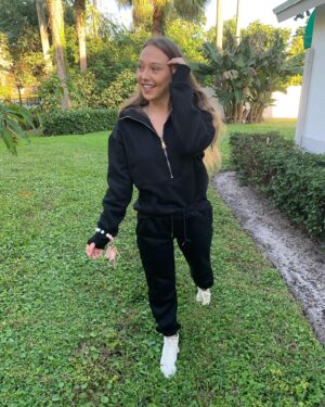 Sammi Barber Instagram - 🌴Just a girl with a Boca Raton library card 🤷‍♀️ Living my best “Retirement Home Wear” life 😉legit living in track suits and I’m here for the cozy life. Espically when FL gets chilly it’s a double win!
