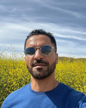 Sammy Sheik Instagram - Eid Mubarak & Happy Earth Day, amigos!! Remember to be kind to one another!! 🫶🏽🍪🌼 #eidmubarak #superbloom #happyearthday🌎