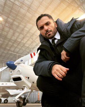 Sammy Sheik Instagram - Feliz Monday, Fam!!🥳🥳Tomorrow, I’ll be joining the FBI:International team, and we’ll be catching some bad guys!! If you wanna see me detectiving, tune in to CBS Tuesday Feb 28th @ 9pm PST. @fbiinternational_cbs @fbicbs 😎🕵️‍♂️🕵️‍♂️