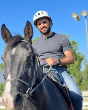 Sammy Sheik Instagram - Back to check on my new long faced bestie, Iowa!! 🐎🐎🐎