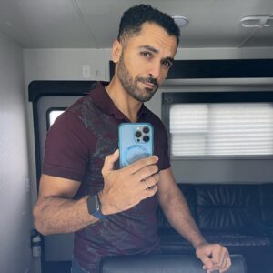 Sammy Sheik Instagram - Now back to work…. 🎭 #isignedannda #livingthedream