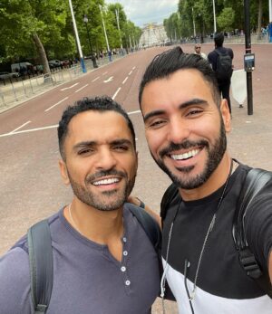 Sammy Sheik Instagram - London tings w/my baby bro!! 😎😎 #lafamiliaesprimero❤️ @karimkamelz
