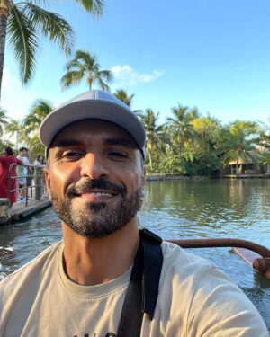 Sammy Sheik Instagram - Happy New Year, amigos!!!🥳🎊🥳 May this new year bring you health, wealth, and make all your dreams come true. Just remember to be kind. Always 🙏🏽❤️❤️