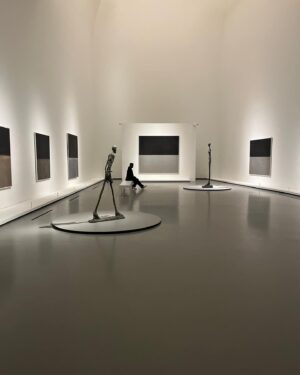 Samuel Arnold Instagram - Private exhibition tour at @louisvuittonfoundation . I discovered the remarkable work of Mark Rothko.
“I am not interested in colour. It’s light I’m after.”
