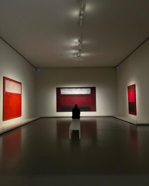 Samuel Arnold Instagram - Private exhibition tour at @louisvuittonfoundation . I discovered the remarkable work of Mark Rothko.
“I am not interested in colour. It’s light I’m after.”