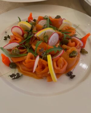 Samuel Arnold Instagram - This one is for the food lovers. Exploring new horizons, one delicious bit at a time #inabudhabi @visitabudhabi