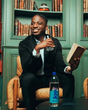Samuel Arnold Instagram - Quenching my thirst for knowledge with literature, and sating my need for hydration with @drinkjove. 📚💧 #ThirstForKnowledge #StayHydrated

Photo: @splendidevisuel 
Styling: @la_haut_ 
Hair: @meea_art @jaysbarberparis 
Makeup: @sarahdamakeupartist 
Location: @thehoxtonhotel