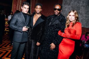 Samuel Arnold Instagram - @etiennebaret @la_haut_ @camillerazat 🤍🖤🖤❤️

Photo : @vnina
