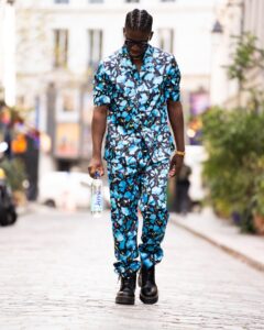 Samuel Arnold Instagram - I 💙 @drinkjove💧 
#stayhydrated 

Photo: @mthlabs 
Styling: @la_haut_ 
Hair: @jaysbarberparis @meea_art 
Makeup: @sarahdamakeupartist