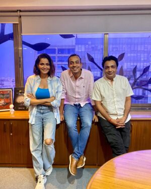 Samvedna Suwalka Instagram - We will always have ‘Bey Yaar’! ✨
@cinemanabhishek 

And hey @hemant__kher see u on set!
.
.
.
.
[Bey Yaar, Movie, Actor]
.
.
.
.
#beyyaar #throwback #movie #actor #majormissing