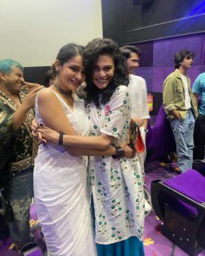 Samvedna Suwalka Instagram - Dear Debbie, 

  I had watched Pushpavalli and looked you up! I was a fan of your work! Had made a mental note that someday I would like to work with you! In fact I had a plan to write something and bring it to u ( I still do! 😛). 
  Life went on and one day I got an audition call for a character in a show being directed by you! I auditioned and I got the part! Now at different points in our career we take up work for different reasons. I took up Mandira’s character in Dil Dosti Dilemma only to work with you! Aaaaannnd I am so glad that I did! Cos not only did I get to be a part of a wonderful family, I got to see u in action and before I was a fan of your work, now I am a fan of yours!!

  You are the coolest, quirkiest, whackiest person I know! It was a joy to work with you and an absolute joy to witness your genius! 

  Wishing you many more shows and films and multiple seasons of all the shows u do! 

Love, 
Samvedna (Mandira)

P.S. while we were shooting last year, I had written a long post about my show jubilee and u had told me to write a post for our show! 😛 So just following your direction! 😝😘

P.P.S. Also our photos are all heart! ❤️

@tyyproductions 
@primevideoin 
#ddd
