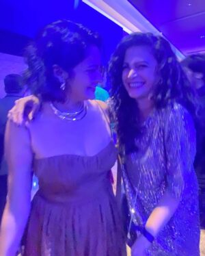Samvedna Suwalka Instagram - Dear Debbie, 

  I had watched Pushpavalli and looked you up! I was a fan of your work! Had made a mental note that someday I would like to work with you! In fact I had a plan to write something and bring it to u ( I still do! 😛). 
  Life went on and one day I got an audition call for a character in a show being directed by you! I auditioned and I got the part! Now at different points in our career we take up work for different reasons. I took up Mandira’s character in Dil Dosti Dilemma only to work with you! Aaaaannnd I am so glad that I did! Cos not only did I get to be a part of a wonderful family, I got to see u in action and before I was a fan of your work, now I am a fan of yours!!

  You are the coolest, quirkiest, whackiest person I know! It was a joy to work with you and an absolute joy to witness your genius! 

  Wishing you many more shows and films and multiple seasons of all the shows u do! 

Love, 
Samvedna (Mandira)

P.S. while we were shooting last year, I had written a long post about my show jubilee and u had told me to write a post for our show! 😛 So just following your direction! 😝😘

P.P.S. Also our photos are all heart! ❤️

@tyyproductions 
@primevideoin 
#ddd