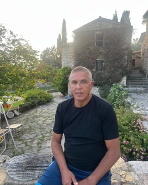 Samy Naceri Instagram - détente nature connexion lecture Côte d’Azur