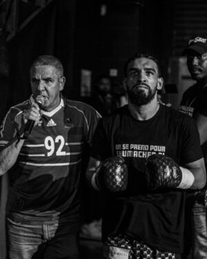 Samy Naceri Instagram - Fière d’avoir été à tes côtés @jkitoubilel et ta team est incroyable !! 🔥 Merci au public marseillais ✊🏻
Merci à @cinecarstudio le patron des voitures de films grâce à toi la surprise était complète 🙏  #nanterre92