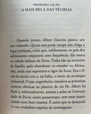 Samya Pascotto Instagram - Encontrei em plena segunda feira. Fica aqui registrado minha sorte tirada no realejo das prateleiras dos livros que a gente não doou: Breves lições de física - Carlo Rovelli. 
Perca seu tempo com entusiasmo.