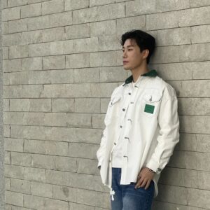 San E Instagram - [Just Rap Shit] verses

02. 반칙
‘Ay don’t say you don’t give a fuck
Ay 눈물쇼 법정에서
Ay 어차피 사과할꺼
에이 존나 멋없어’

03. Street rap fighter
‘내 고야드 지갑 오렌지 
그 안에도 싹 오렌지
I like Nate Dogg & Warren G
they don’t give fuck a shit’

04. I really hate fake gansta
‘What you gonna do? call your crew?
모자른 새끼들 여럿 데려놓은 그룹?
예전이나 지금이나 똑같군
잘하는 애 몇 그리고 좆밥뿐’

05. Just Rap Shit
‘솔직히 I don’t like 한국힙합
한국힙합 역시 나를 개까
그런던지 말던지 don’t give a fuck
반면에 세게 더 당겨 턱’

06. Hunting Dawg
‘무식 티 내지말고 입 꾹
어떡하려했니 없으면 딩고
카라티 없는 빈폴
너네 크루 분위기 winter cold’

07. Pussy Bitch mixed
‘새끼 약빠는척하네
근데 진짜 빠네
랩 말곤 다 잘해
술 도박 펜타닐
풀린 눈 셀카 10장 힙한척 그만해
댓글 읽을 시간에
거울봐 눈밑 꺼매’

08. me, First
‘끝나긴 누가 끝나 끝날람 아직 멀었어
돈 벌만큼 벌었어
내가 하고픈거 하면서
I got 자수성가 면허증
티셔츠 이런거 말고 음악으로 yeah I’m self made’

09. Bad Reputation
‘개나 소나 이제 래퍼래
걱정마 난 동물들 예뻐해
원래 이 바닥은 애초에
사람새끼 보기가 생소해’

10. 여름끝 매미
I’m a vet no not a rookie
답이랑 약없지 자격지심
월세아껴 빼 작업실
너 하는짓 거리 보면 동시에 나와 한숨과 하품