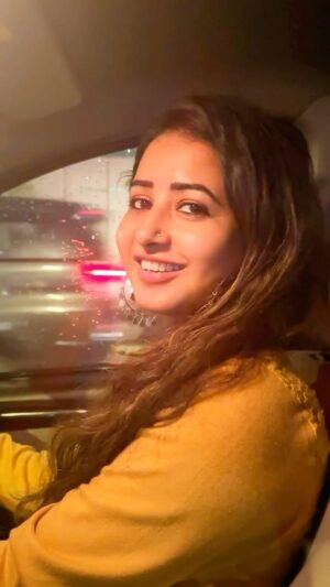 Sana Amin Sheikh Instagram - Thehraav is a blessing! #ठहराव 
With every show when you feel like a Fresher.. 🌸 #NoRush 

The timing of these Billboards is indeed "..unke jawaabon ke jaise miley" 

Raat ko apne shoot se pack up kar ke nikli Mumbai ki almost khali sadkon par apne ke kaam ki kuch tasveerein dekhne.. yeh gaana zehen mein chal raha tha us waqt.. 🎵 

A beautiful show- you come to know what you are a part of while filming it.. i knew i was letting out a bold side of me through Zaara ! 

Pal pal dil ke paas🩷Now streaming on @atrangiiapp ! 

Each day 1 episode.. we are on ep3 rightnow (as on 19.6.2024) 

@vibhuagarwalofficial 
@niveditabasu @vakilsharmachitra @chandna.sanjay @maheshbadal 
#PalPalDilKePaas 🩷

Videos shot by: The v sweet @palakmehra1712 🫶