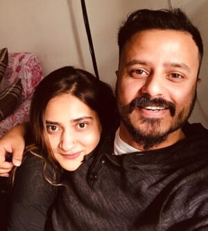 Sana Askari Instagram - Our no makeup look @minhajaliaskari