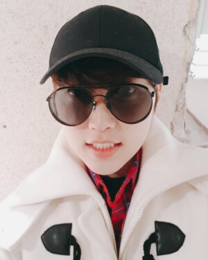 Sandeul Instagram - 가족 나들이사진 다들 잘어울리네~~ㅎㅎ
#산들 #가족 #요즘 #내모습 #쨘
#잠이안와서 #굿나잇 #바나