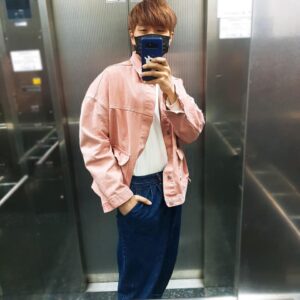 Sandeul Instagram - 안녕? 데일리룩이얌ㅋㅋ
진브가 칭찬해줬어여~헤헤!!
#나어때 #데일리룩 #산들 #b1a4
나 머리색 다빠졌어 으아아아ㅠㅠ
