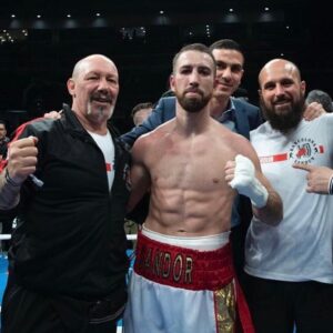 Sandor Martin Instagram - El @wbcboxing acaba de ordenar eliminatoria mundial entre Sandor Martin y Teofimo Lopez 🇪🇸🥊

Los que me conocen bien saben que llevo mucho tiempo en silencio esperando mi oportunidad y trabajando duro. Soy una persona que necesita este tipo de retos. 

Gracias a @opisince82 por todo su trabajo una vez más. ¡Que nadie dude!