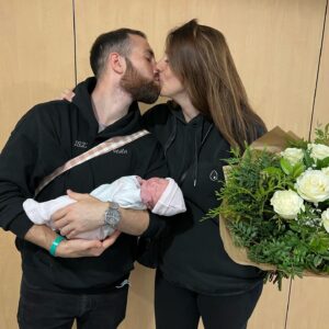 Sandor Martin Instagram - Hoy hace justo un mes que llegaste al mundo para cambiar nuestras vidas. 

Jimena ♥️ ¡Te amamos con locura!