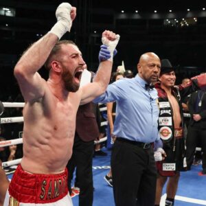 Sandor Martin Instagram - Hoy se cumple un año de la victoria en California frente al gran Mikey Garcia. 🫡🥊

Cuestión de tiempo… ¡Vamos a por otra gran pelea! 🚀

@opisince82 @dazn_es @daznboxing @koverdun